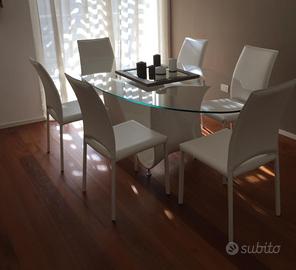 Tavolo con sedie