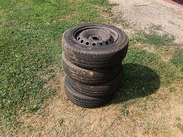 cerchi e gomme grande punto 