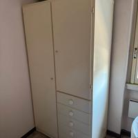 armadio ad ante con cassetti