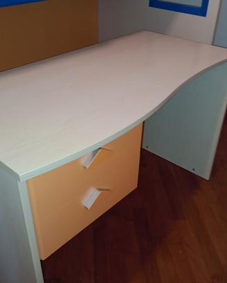 scrivania legno chiaro e arancione