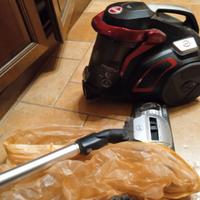 aspirapolvere hoover con spazzole