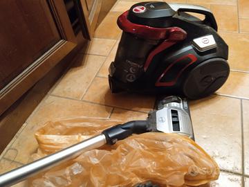 aspirapolvere hoover con spazzole