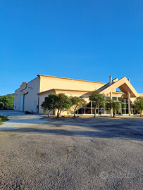 Capannone zona industriale.fronte strada