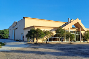 Capannone zona industriale.fronte strada