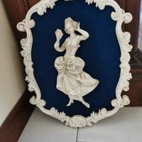 Quadro in velluto blu e cornice in ceramica