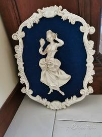Quadro in velluto blu e cornice in ceramica