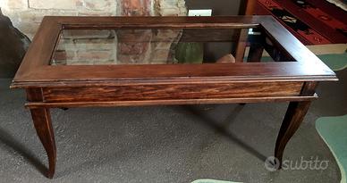 tavolino in noce con vetrinetta a ribalta 
