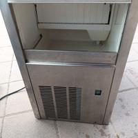 macchina del ghiaccio