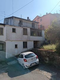 A soli 8km dall'uscita autostradale di Aulla