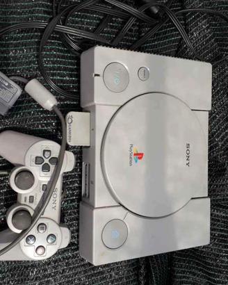 PlayStation 1 PS1 con controller e memory card