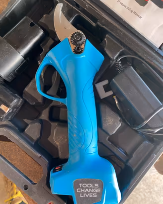 Forbici da potatura a batteria