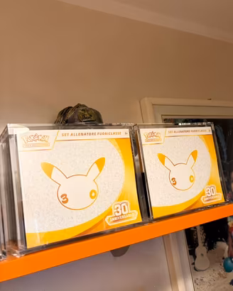 2 etb 30 anniversario pokemon (compresi di teca)