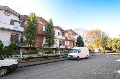 VILLA A SCHIERA A CARPI