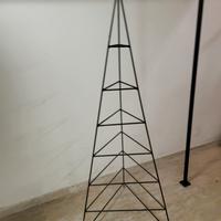 piramide in ferro x esposizione