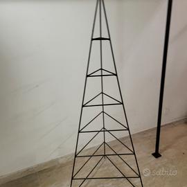 piramide in ferro x esposizione
