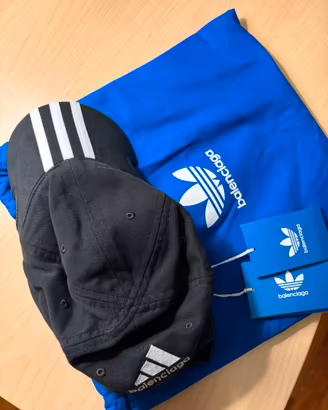 Cappello Balenciaga x adidas nero/bianco