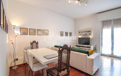 Luminoso trilocale all'ultimo piano con box auto