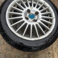 Cerchi in lega con gomme
