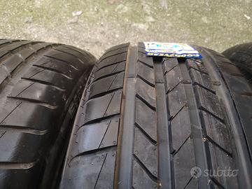 Pneumatici estivi 235.45.R19