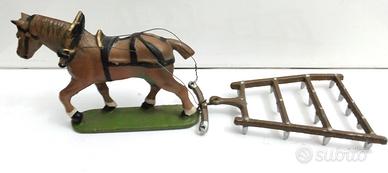 Quiralu France Cavallo con erpice in piombo 