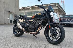 Royal Enfield Guerrilla 450 sped in tutta Italia