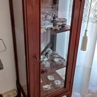 Vetrinetta in legno e vetro con gambe con 2 ripian