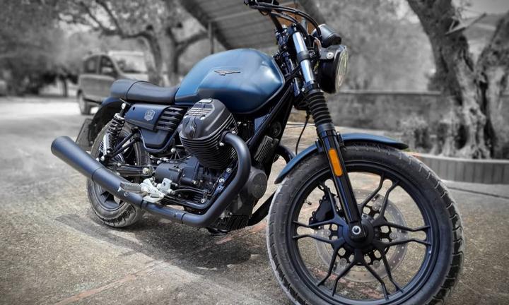 Moto Guzzi V7 III Stone Night Pack