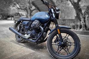 Moto Guzzi V7 III Stone Night Pack