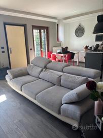 Divano tre sedute e pouf