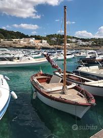 Gozzo Salentino in legno a motore e vela latina