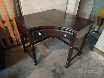 Tavolo o scrivania angolare