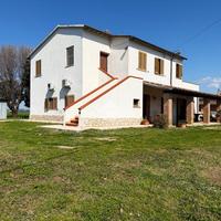 VILLA SINGOLA A MONTALTO DI CASTRO