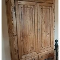 armadio d'epoca in legno massello 