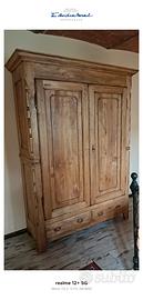 armadio d'epoca in legno massello 