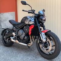 Triumph Trident 660 solo 2500km PERFETTA