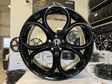 Cerchi Alfa Romeo raggio 18 NUOVI cod.8393