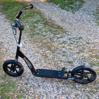 Monopattino modello scooter .