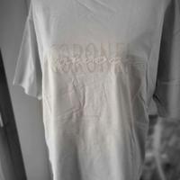 T-shirt con stampa in rilievo 