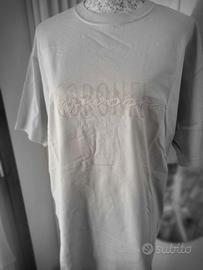 T-shirt con stampa in rilievo 