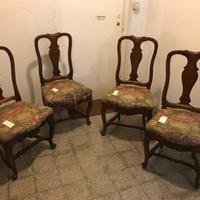 Quattro antiche sedie in noce