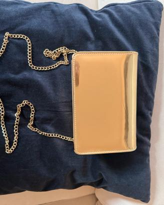 Clutch elegante in laminato oro lucido