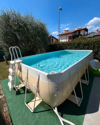 Piscina fuori terra Laghetto con robot pulitore