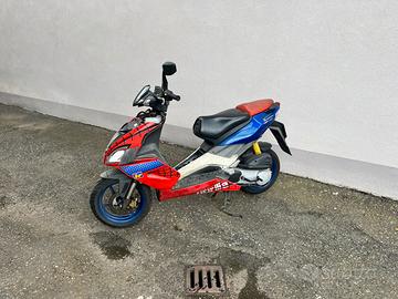 Aprilia SR 50 spiderman edition