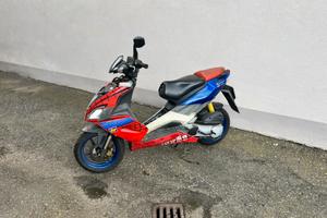 Aprilia SR 50 spiderman edition