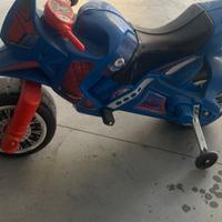 Moto con rotelle spiderman
