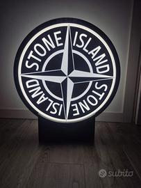 Insegna stone island