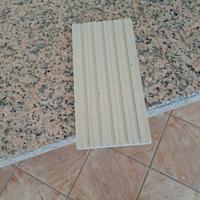 Rivestimento in piastrelle di ceramica.