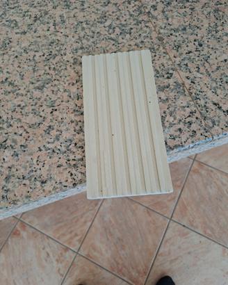 Rivestimento in piastrelle di ceramica.