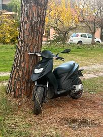 Aprilia sr 125 motard