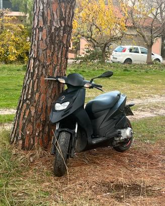 Aprilia sr 125 motard